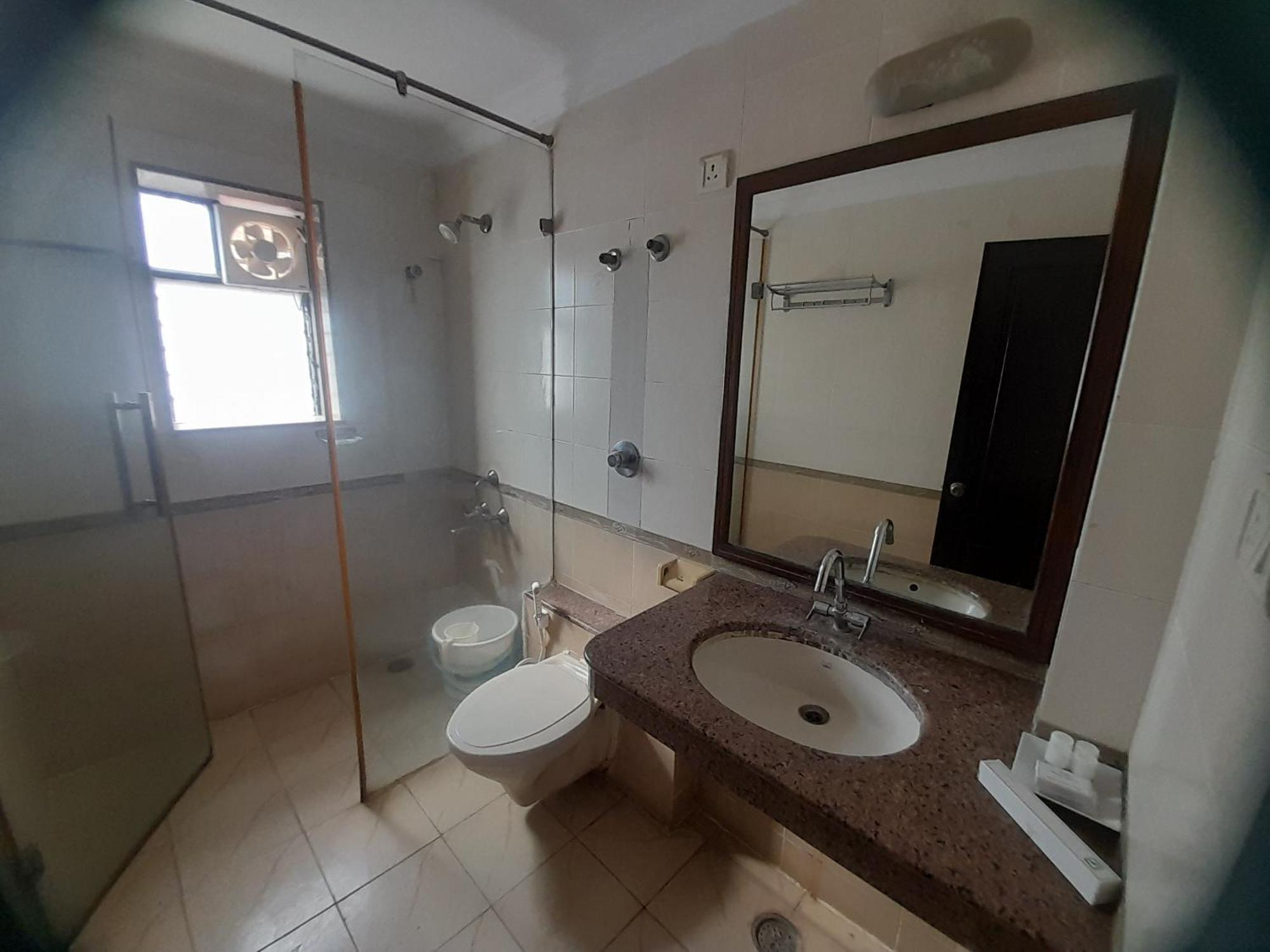 Hotel Prestige Inn Бангалор Екстериор снимка