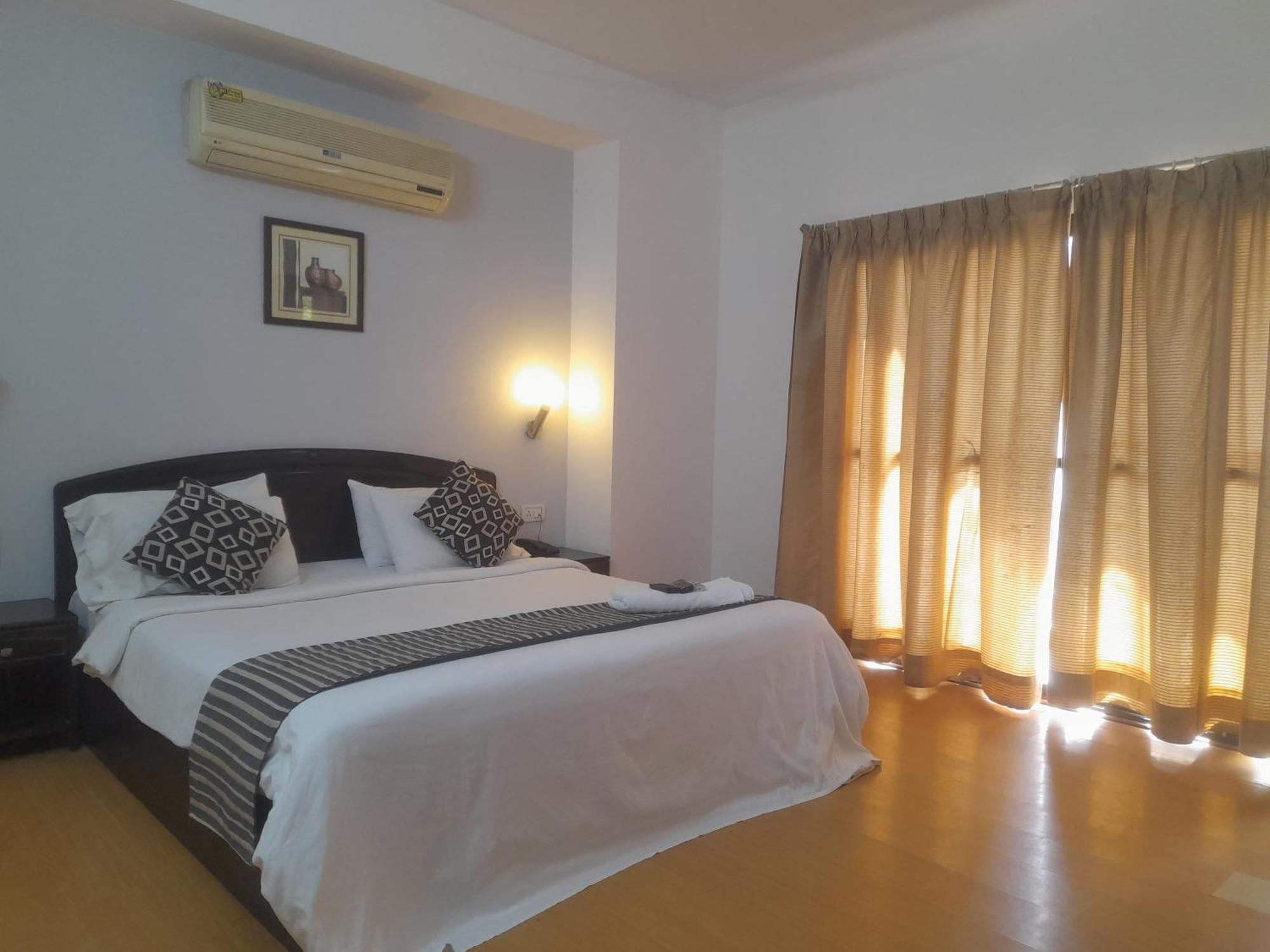 Hotel Prestige Inn Бангалор Екстериор снимка