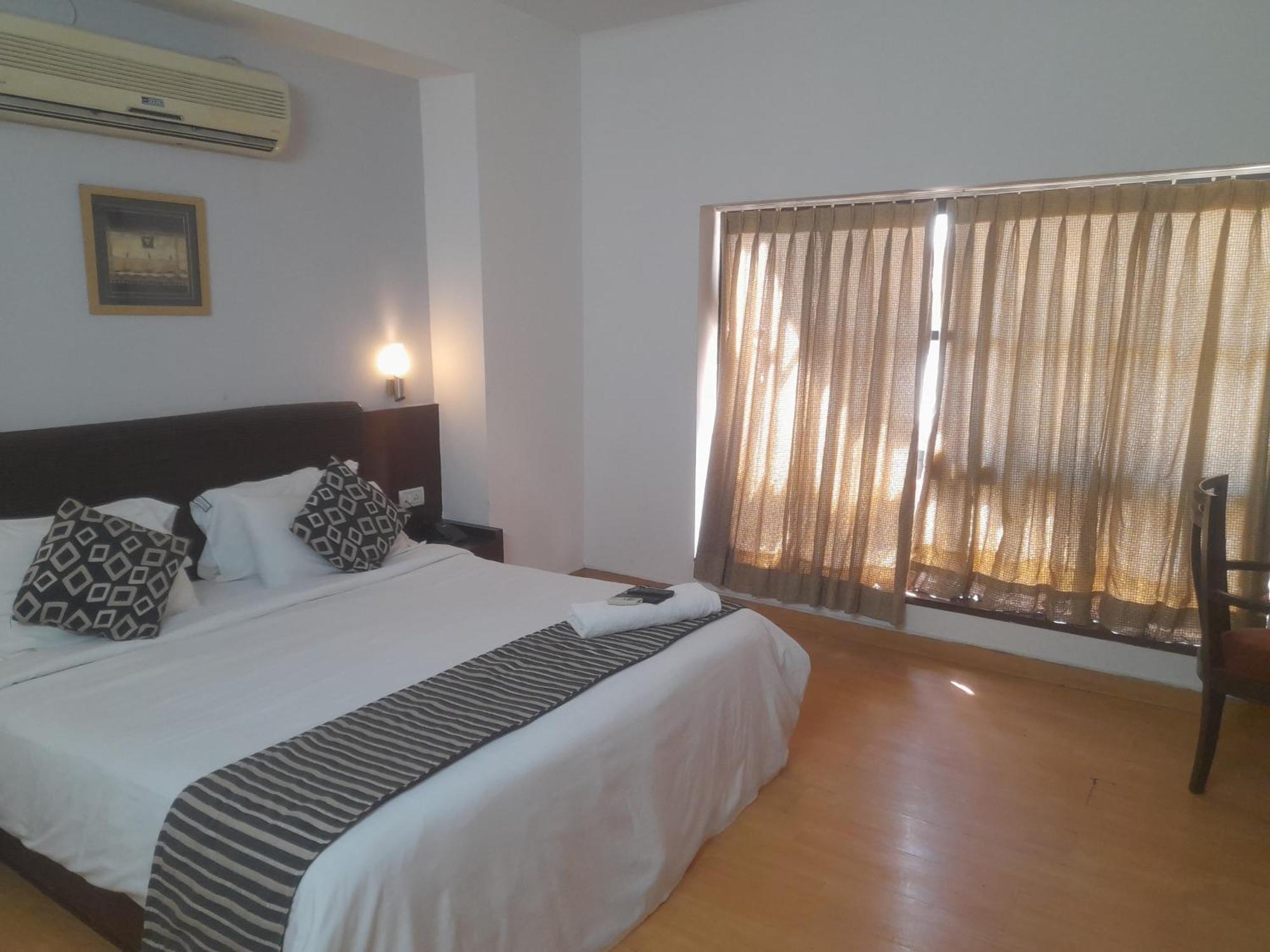 Hotel Prestige Inn Бангалор Екстериор снимка