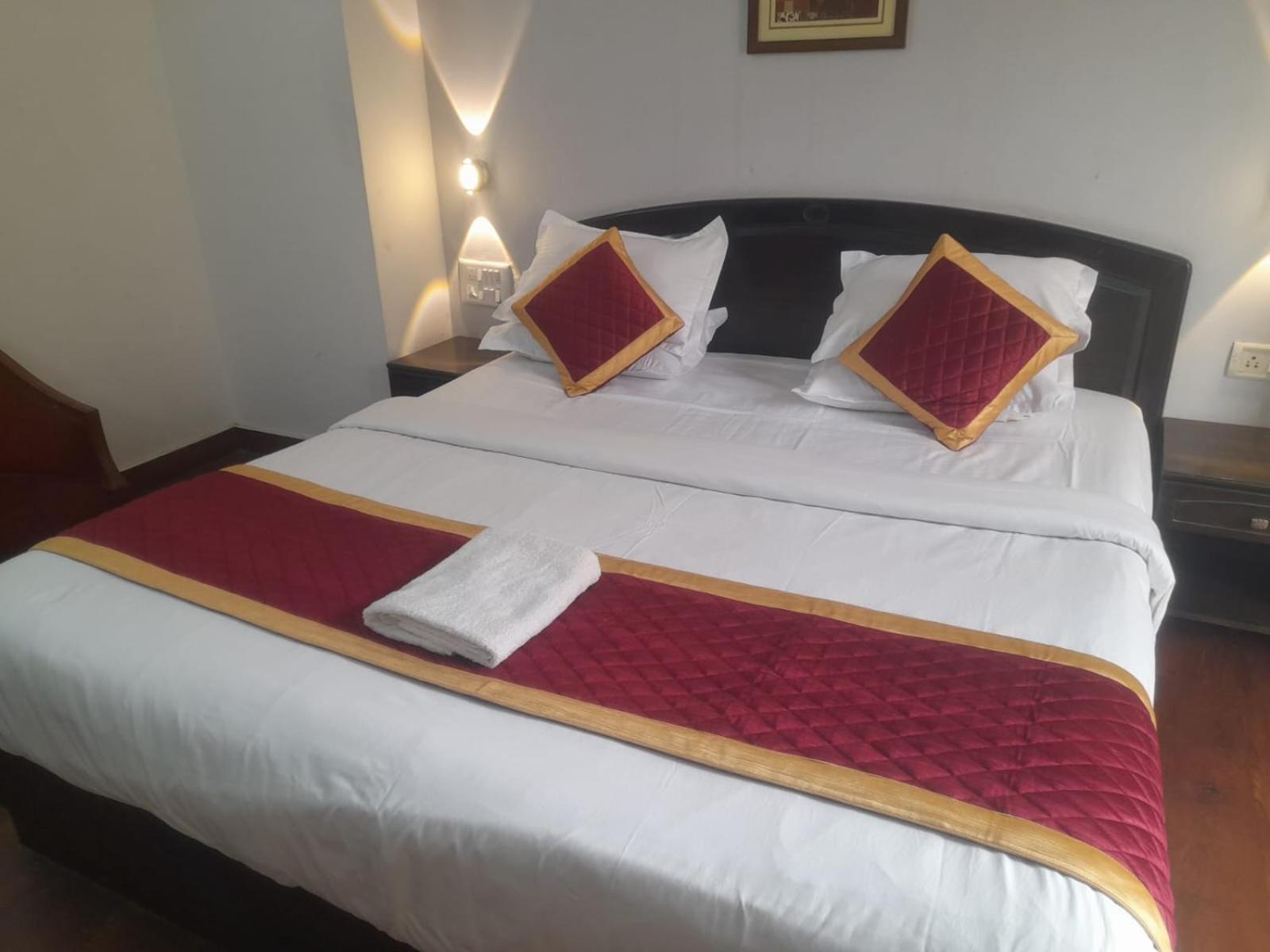 Hotel Prestige Inn Бангалор Екстериор снимка