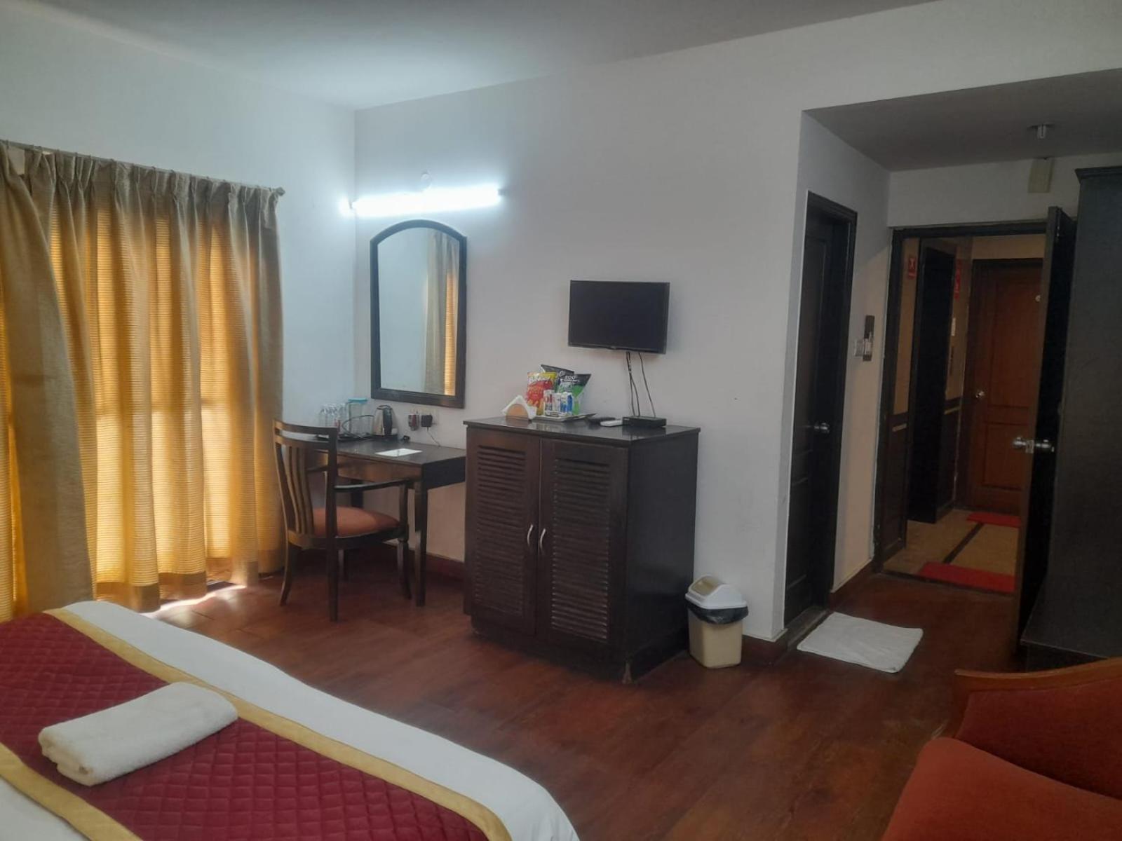Hotel Prestige Inn Бангалор Екстериор снимка